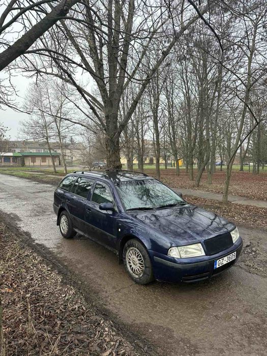 Авто технічно все добре двигун коробка ходова все ок можливо торг