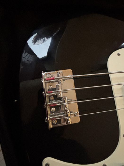 Бас-гитара Squier Mini P, чёрная