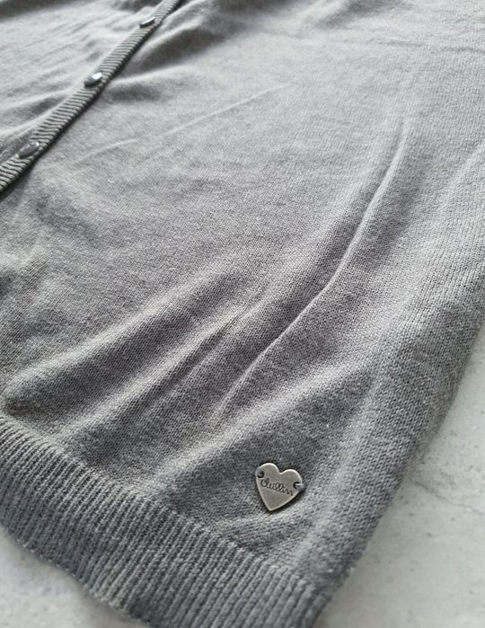 Bawełniany sweterek kardigan dekolt w serek zapinany na guziki