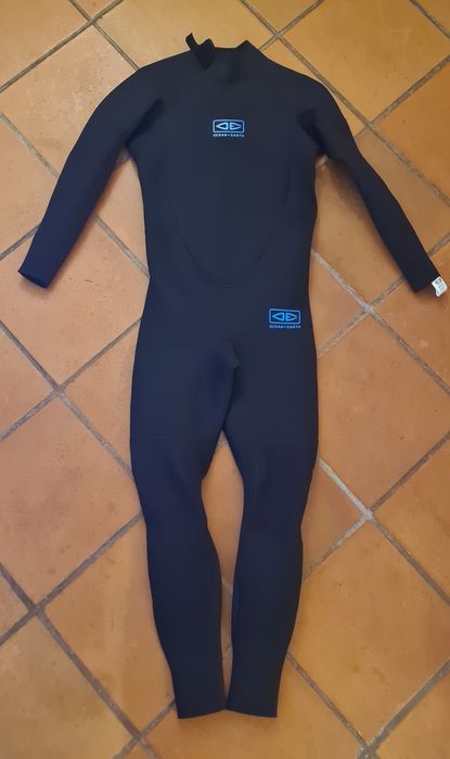 Fato de surf da marca Ocean Earth
