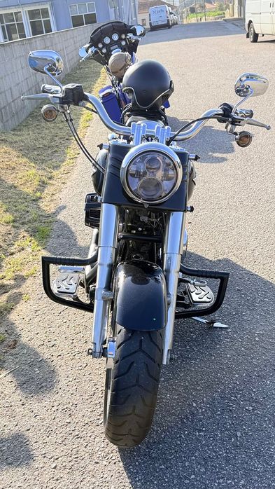 Harley Davidson Fat Boy 2013 equipada, em excelente estado