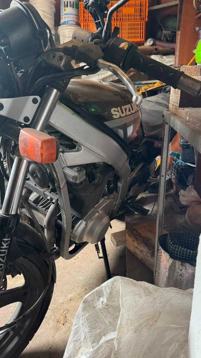 Suzuki GS500E !BATIDA!
