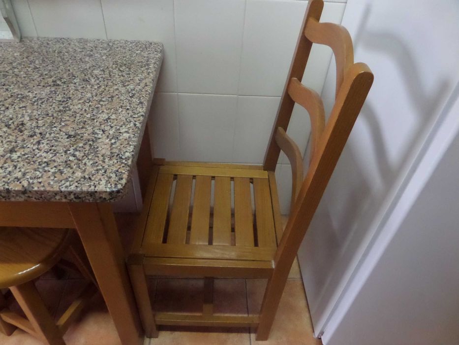 Mesa Cozinha Madeira Carvalho e Tampo de Granito, Cadeiras e Bancos