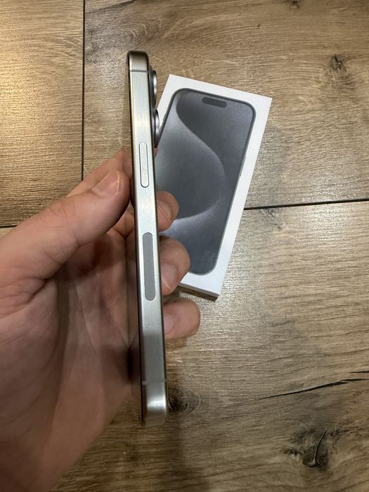 Iphone 15 pro черный и титан