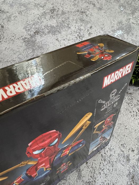 З коробкою новий‼️Lego marvel spider-man bust