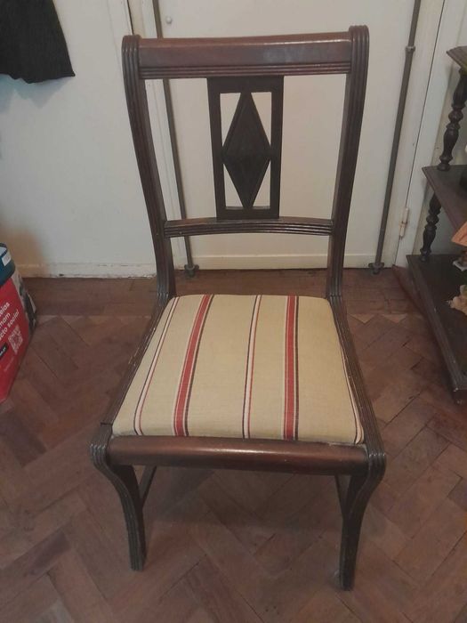 Mobília de sala quarto cadeiras cristaleira mogno e mesa redonda
