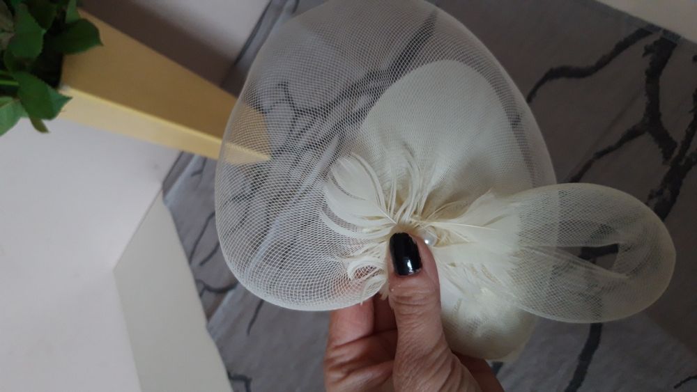 Fascynator,toczek,stroik na włosy,ślub