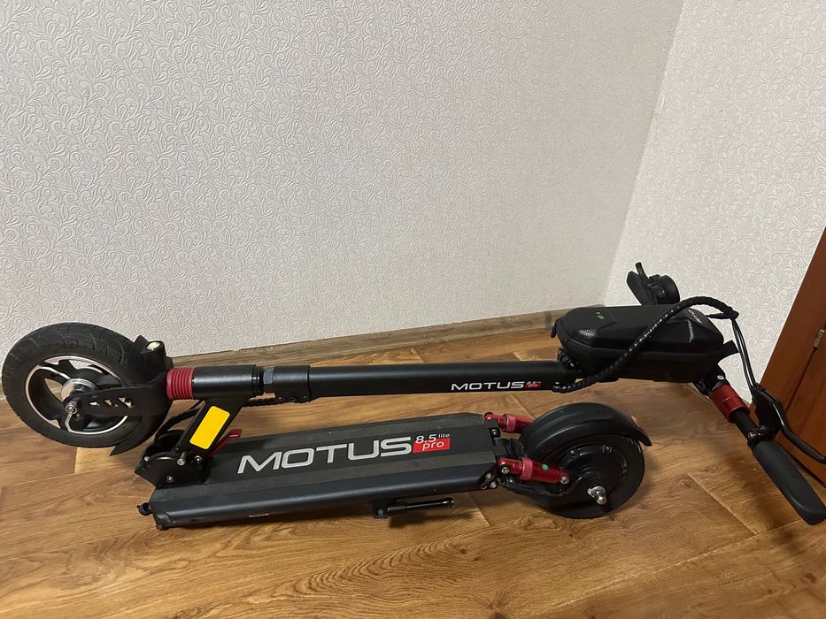 Електросамокат Motus PRO 8.5 lite black