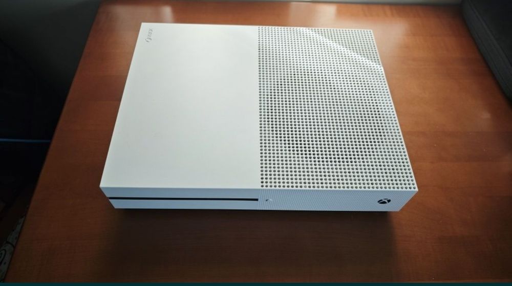 Xbox One S 1000GB - Branca

Se