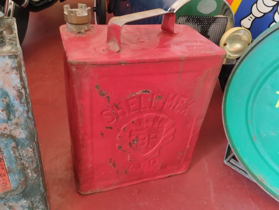 Latas de óleo antigas