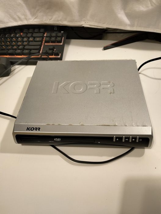 Odtwarzacz DVD z kablami RCA