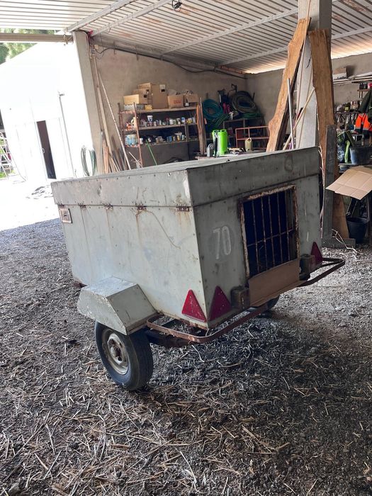 Reboque para trasportar cães de caça