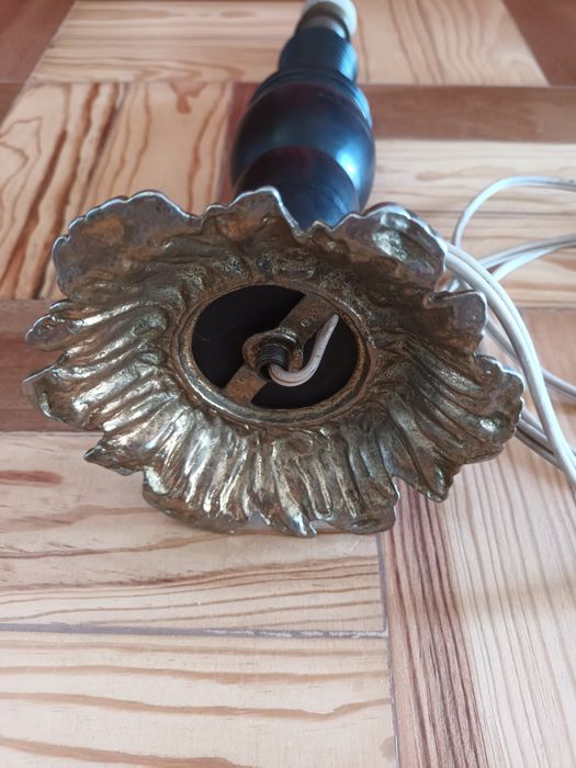 Candeeiro de mesa antigo em Pau Preto