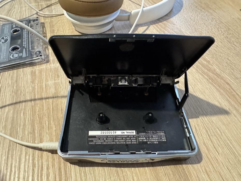 Kenwood CP-M5 касетний плеєр, дуже рідкісний. В дуже доброму стані……..