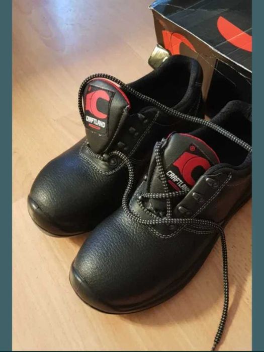 Buty, obuwie ochronne, robocze.