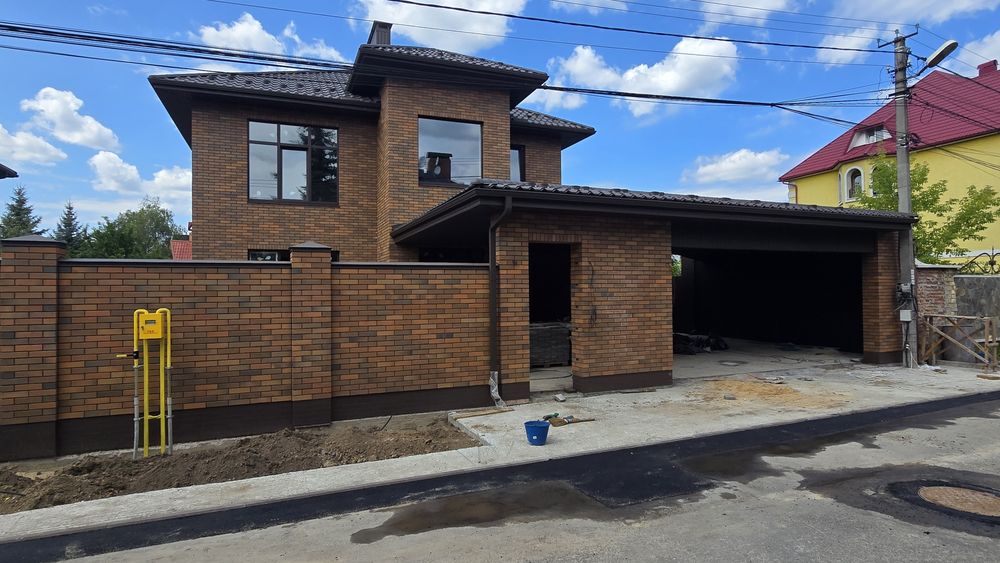 Продаж Будинку 215 м² - 6.3 Сотки | Цокольний Поверх - Підвал | Гараж | Без Комісії