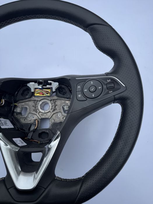 Opel Insignia b lift kierownica ścięta igła