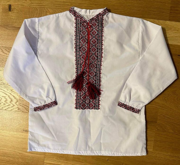 Дитяча вишиванка на 6-7 років.