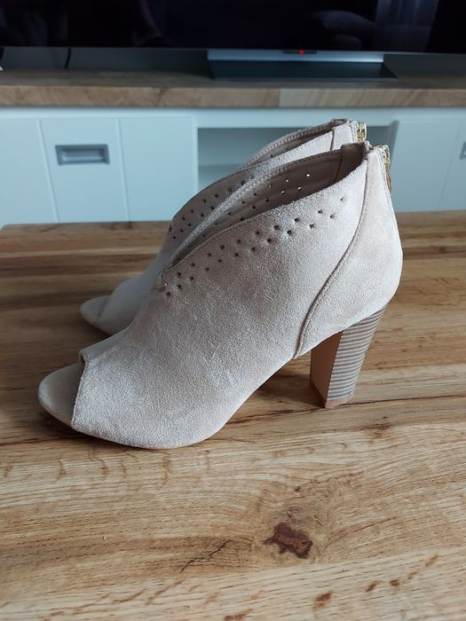 Buty damskie skórzane na obcasie Vinceza