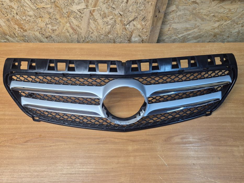 Mercedes  W175 CLA grill atrapa A176 888 0260 OEM NOWY