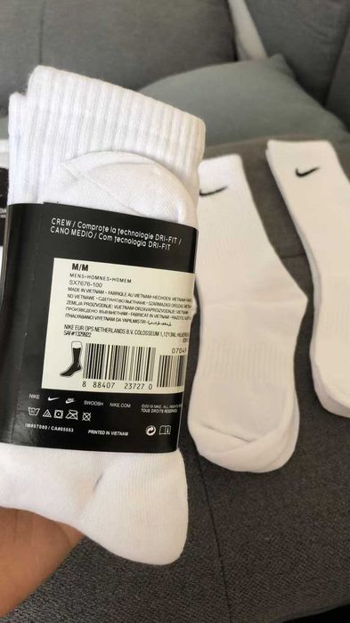 6 par skarpet Nike z czystego bawełny. Białe, długie, Rozmiar M / L