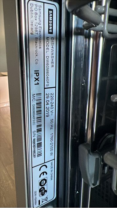 Máquina de Lavar Loiça Samsung DW60M6040FS - Usada em bom estado
