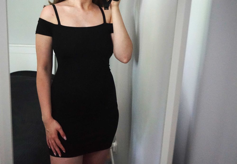 Piękna czarna sukienka Forever Twenty One na imprezę do klubu