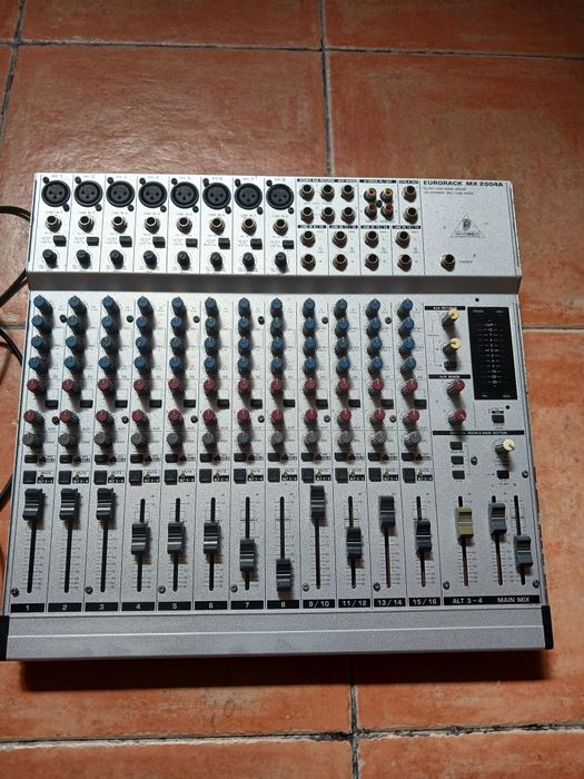Mesa de Mistura toda funcional " BEHRINGER EURORACK MX 2004 A