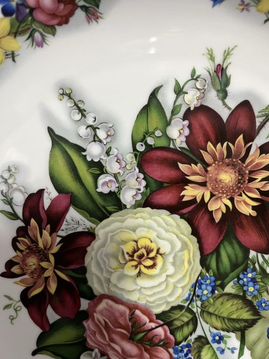 Prato de bolis em porcelana