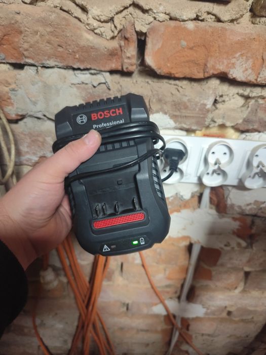 Ładowarka Bosch GAL 1880, 1860, 1840 CV Nowa. 18v 14,4v . 4ah 5ah  6ah
