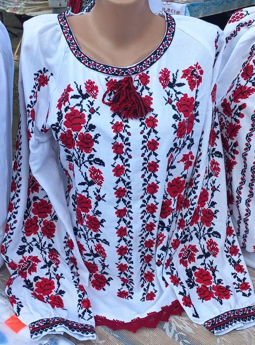 Вишитий одяг ручної роботи