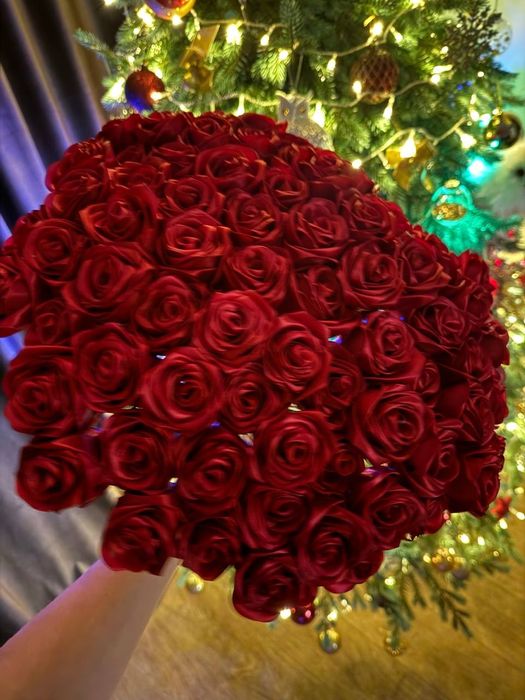 Букети з атласної стрічки та цукерок та памперсів.