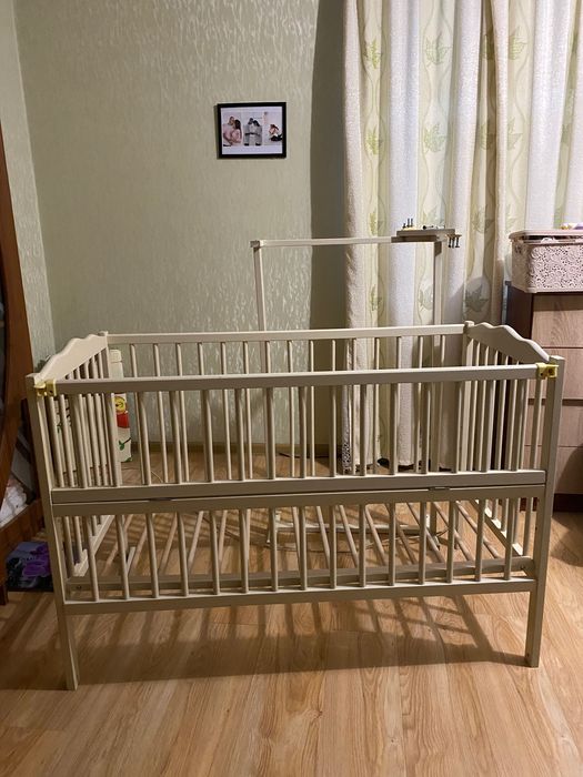 Дитяче ліжко з маятником