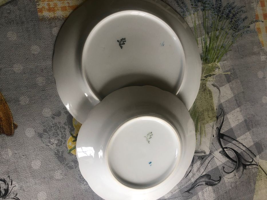 Very old plates with cheerful view pattern470211921047736321