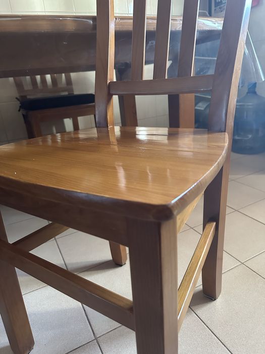 Mesa de cozinha com cadeiras
