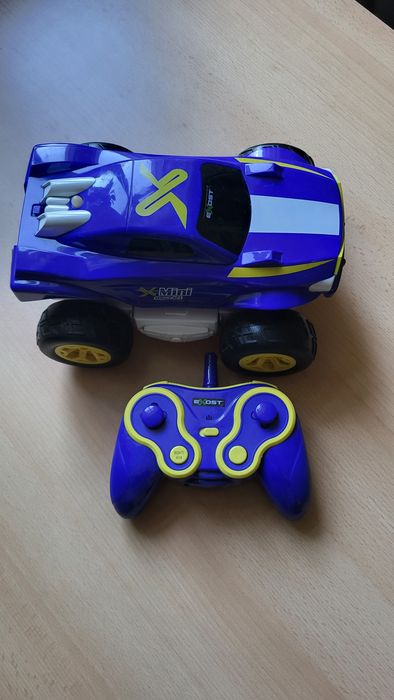 Auto z pilotem na baterie
