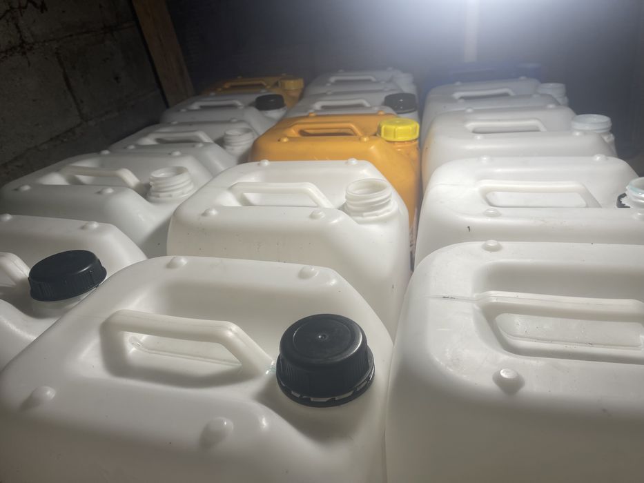 Depositos de 25 llitos com torneira propria