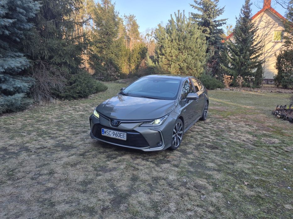 Toyota corola executive 1.8 Hybrid rok 2020 salon Polska