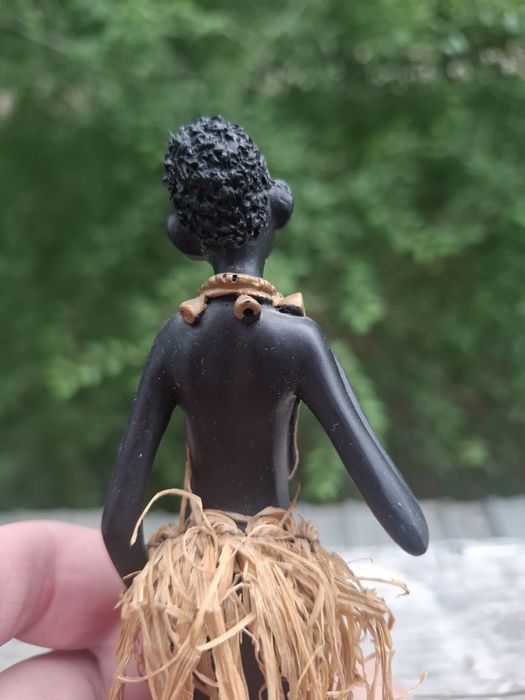 Продам коллекционное эксклюзивную статуетку ,негритянка .