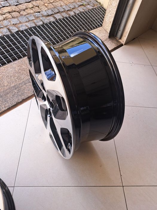 Conjunto de jantes 17"  Renault  .
