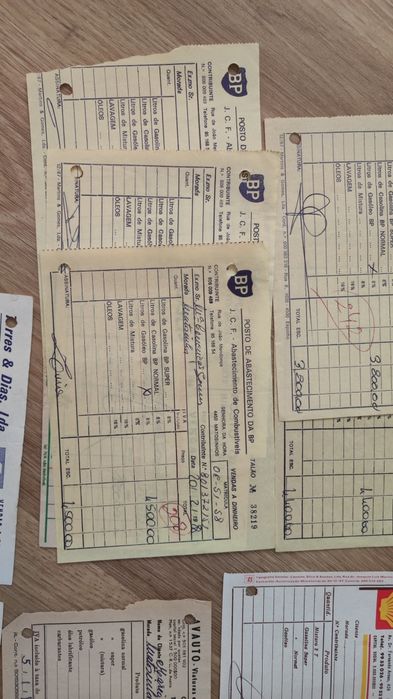 Faturas de abastecimento de combustível antigas