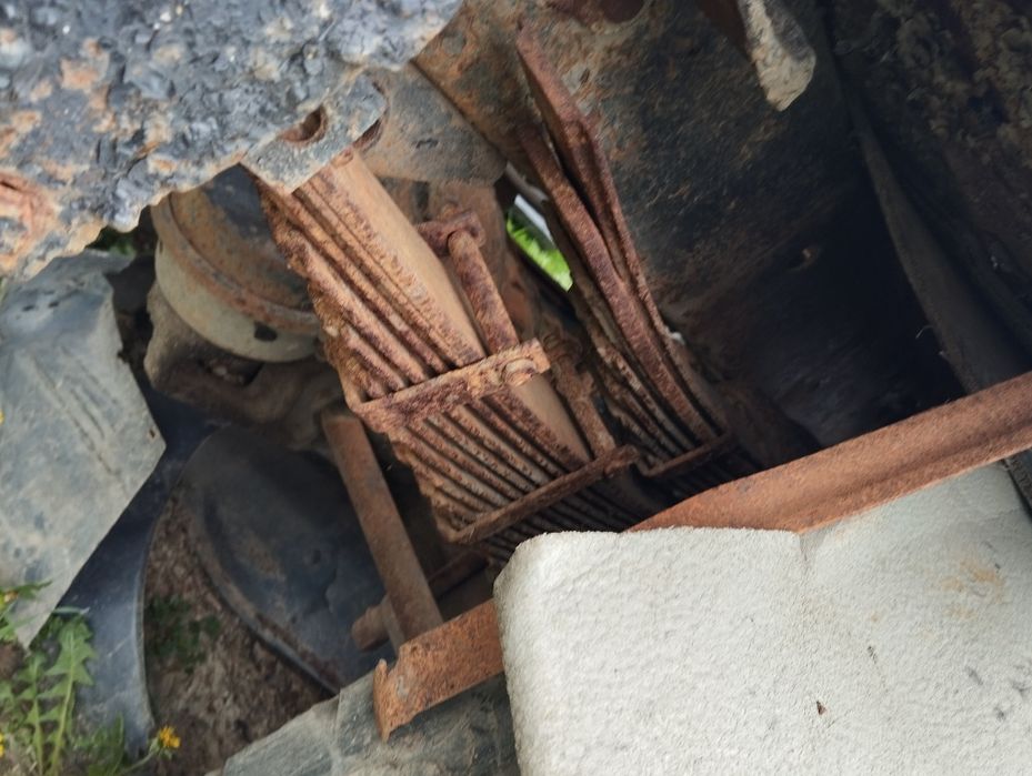 Продам кабіну цілу ресори раму мотор та запаску в зборі