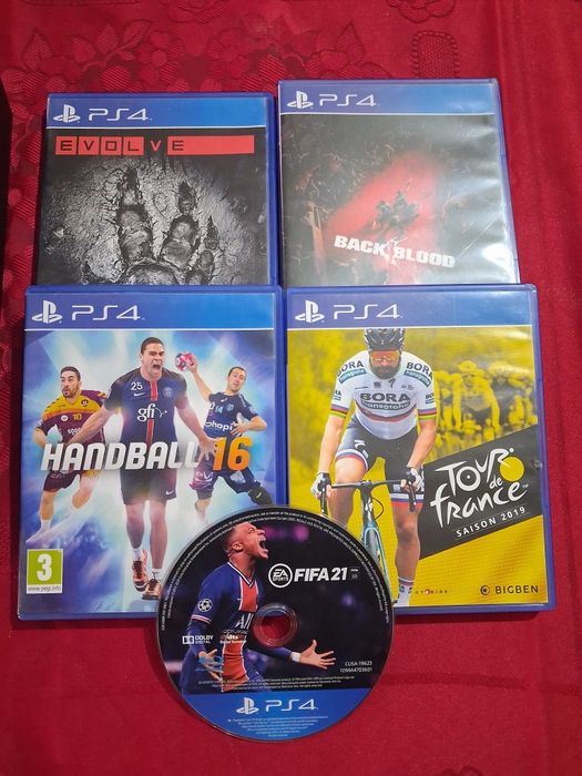 PlayStation 4 (PS4) + Comando + Pack de 5 Jogos + Cabos — Pronta a Jog