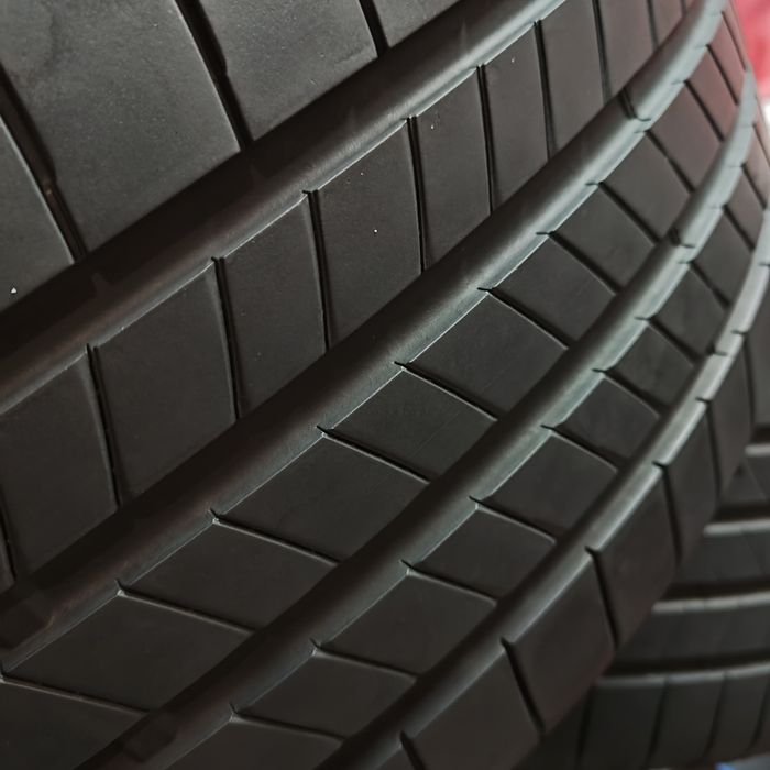 255/40/21 XL Sprzedam parę opon letnich Bridgestone