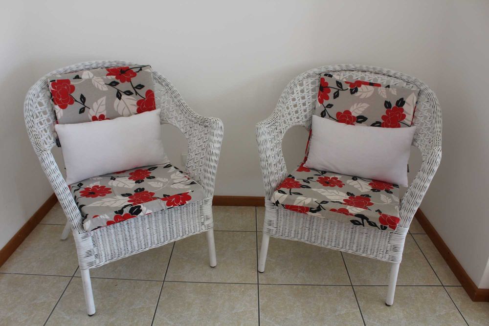 2 cadeiras de Vime Branca