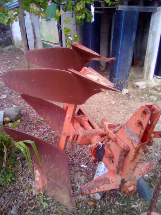 Vendo alfaias agrícolas