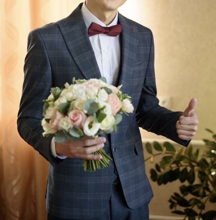 Костюм трійка,дуже гарної якості,штани потрібно підложити