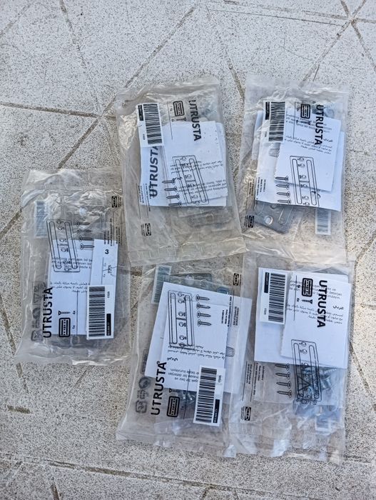 Vários artigos de cozinha IKEA novos.