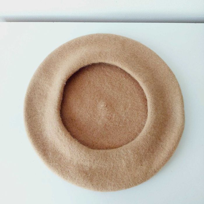 beret ciemniejszy beż areto Nowy