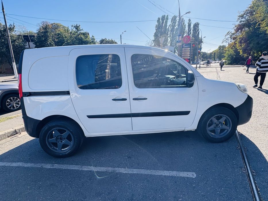 Продам renault kangoo 2017